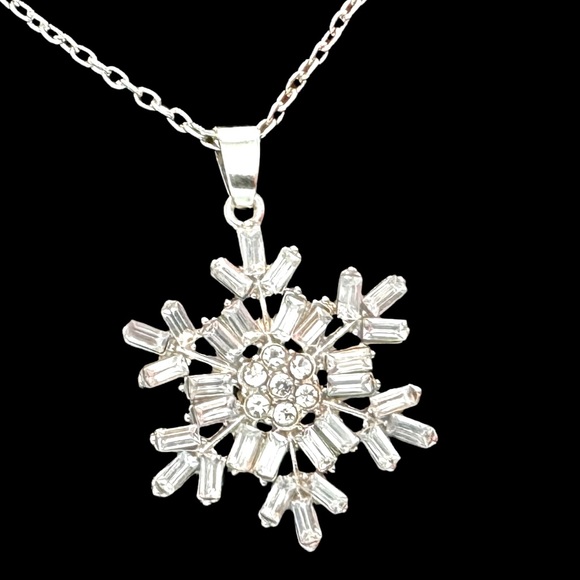 🆕 Silver Crystal Snowflake - Picture 2 of 6